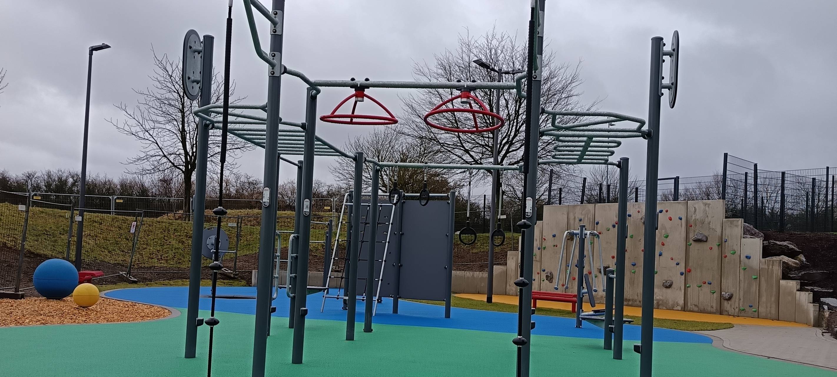 Neuer Freizeitparcours am Hülschenbrauck in Menden eröffnet