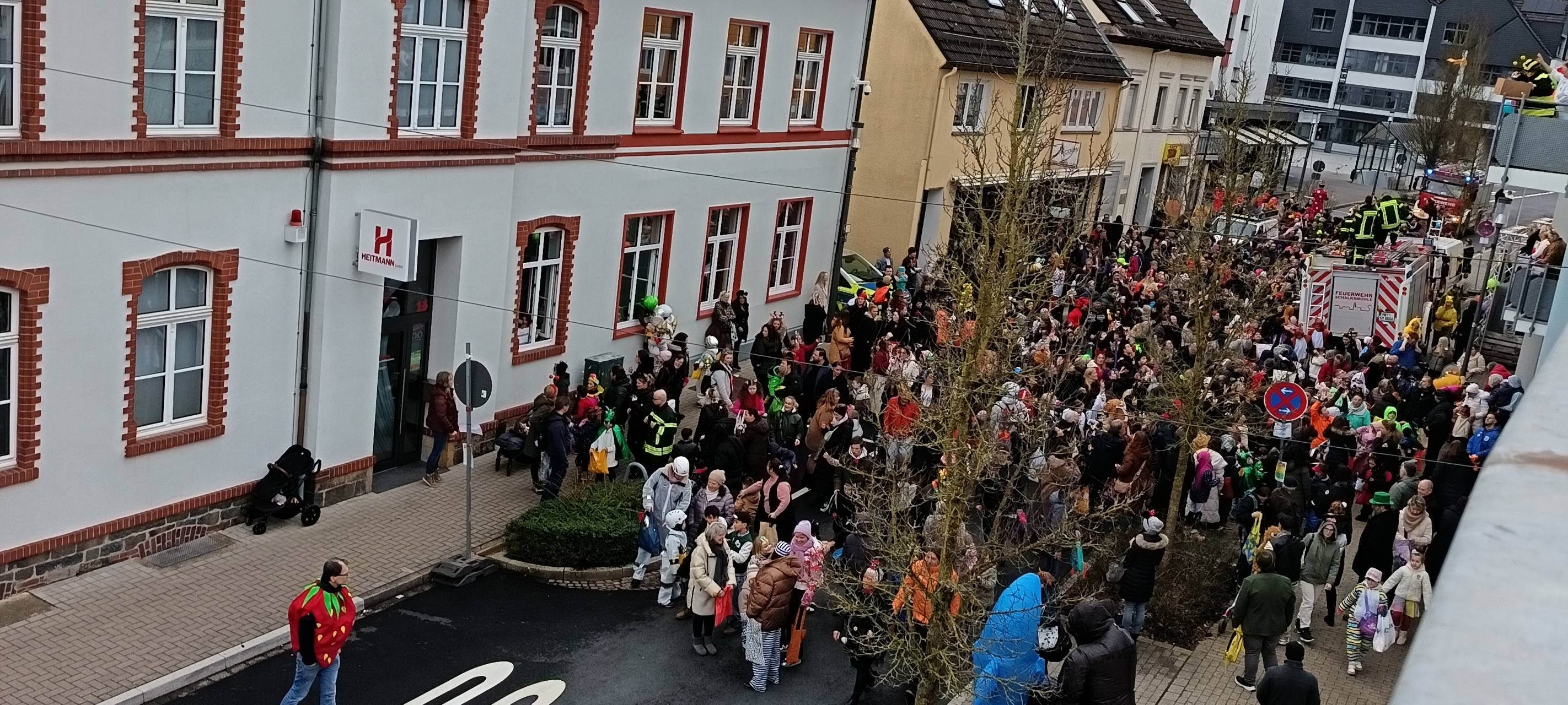 "Schallamüh!": Hunderte Kinder feierten Karneval