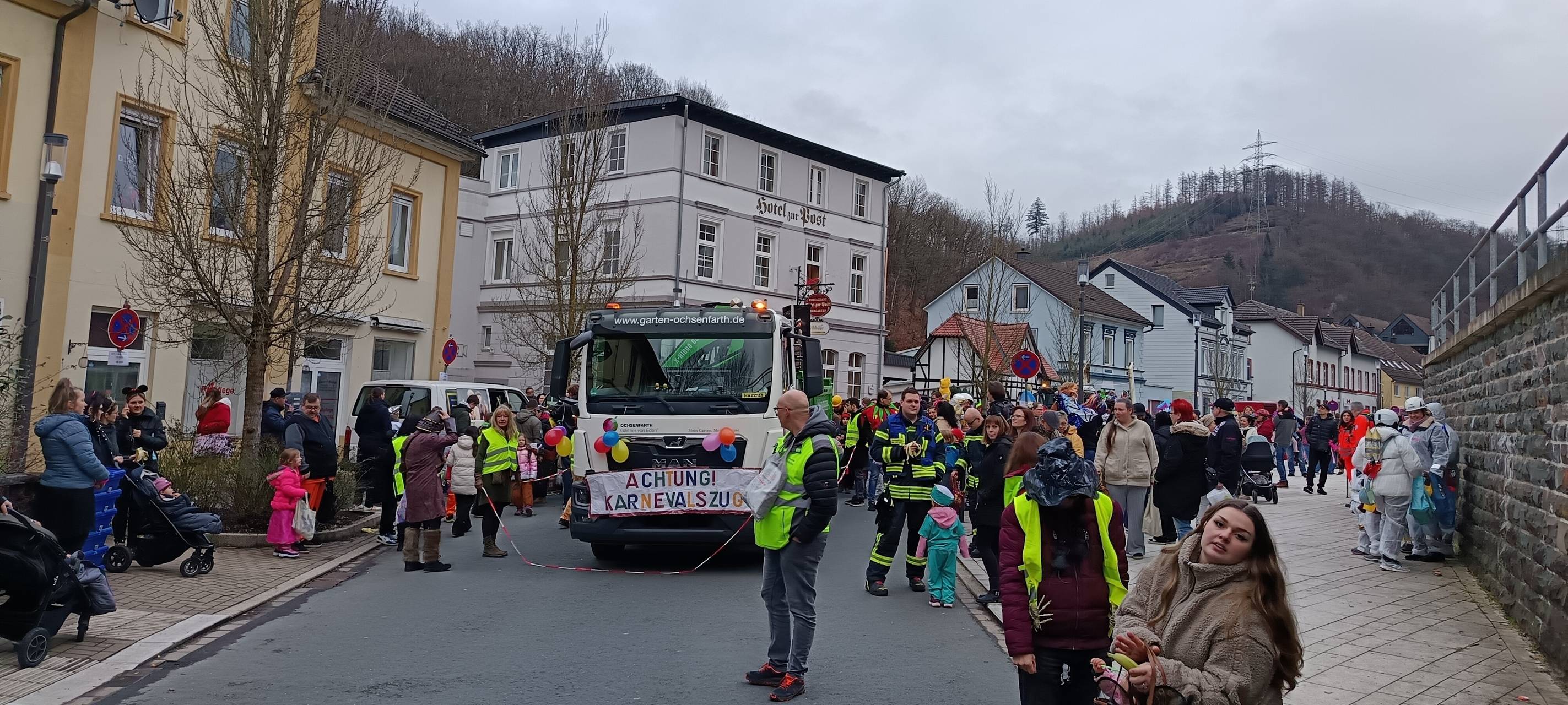 "Schallamüh!": Hunderte Kinder feierten Karneval