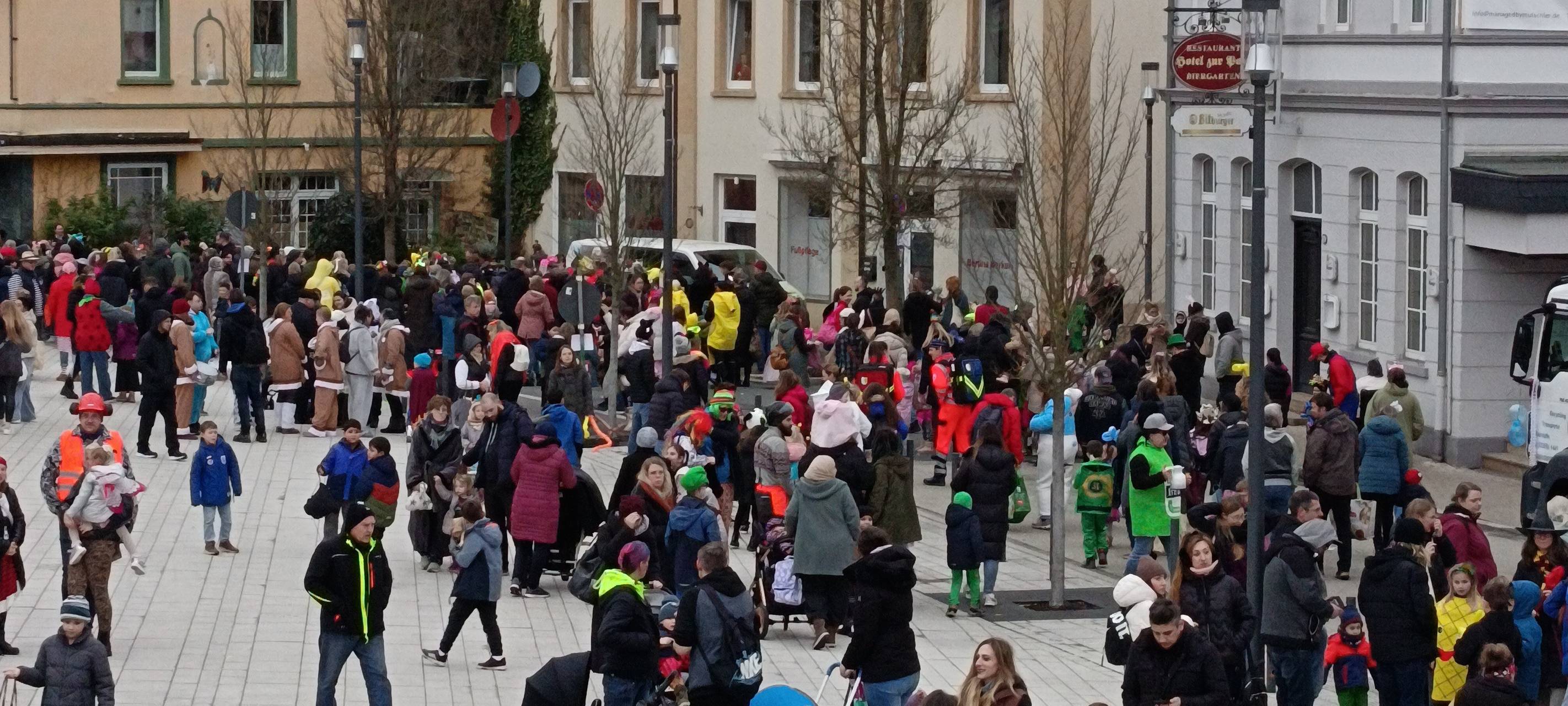 "Schallamüh!": Hunderte Kinder feierten Karneval